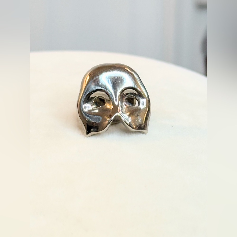 LTM 1986 RUG LTD Phantom of the Opera Mask Lapel Pin – Silvertone